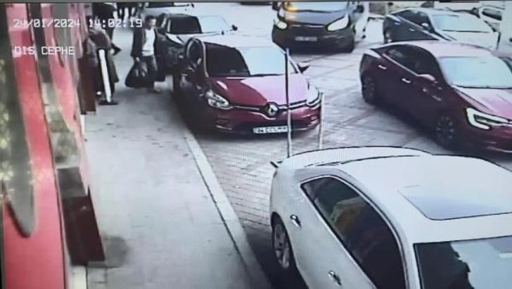 İstanbul'da güpegündüz soygun! İki poşet dolusu para taşıyan adamı görünce... G2