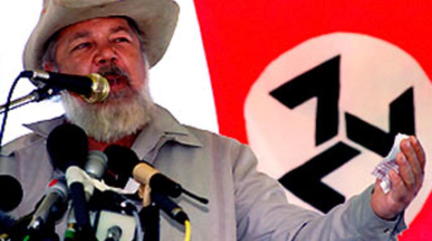 D&ouml;v&uuml;lerek &ouml;ld&uuml;r&uuml;ld&uuml;