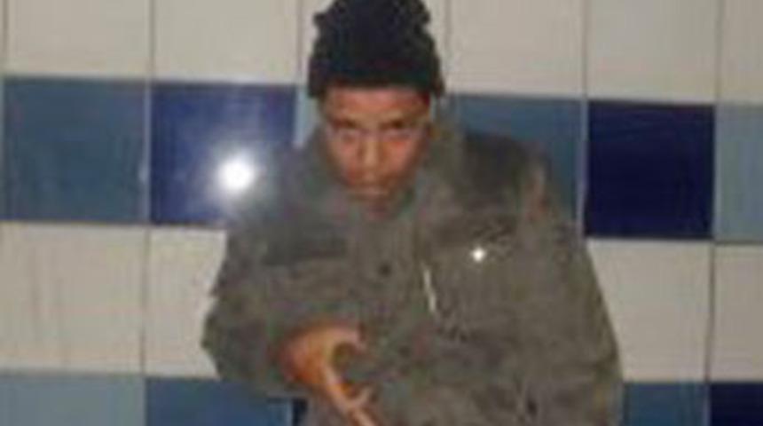 &Uuml;niformalı &ouml;ğrenciler metroyu kana buladı