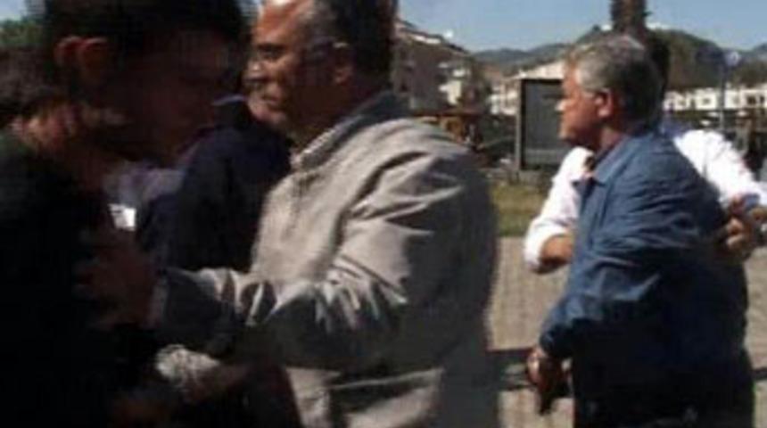 İşte başkanın silahına sarıldığı an