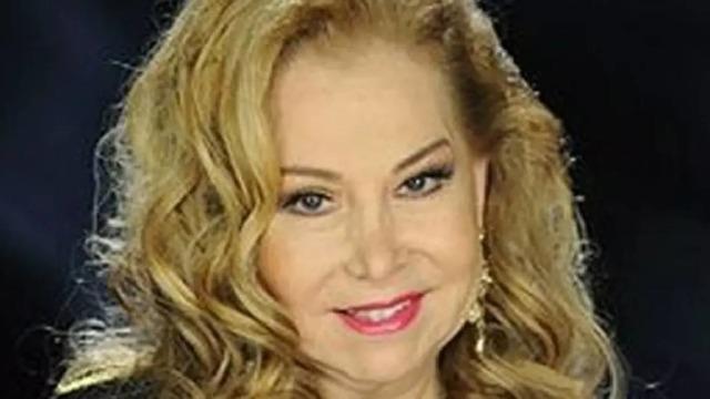 83 yaşında yüz ve boyun gerdiren Bedia Akartürk'ün son hali dikkat çekti! 