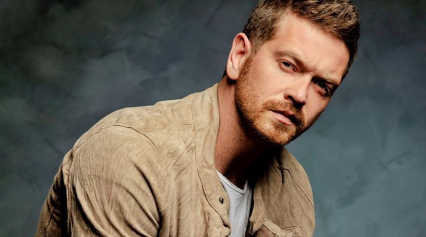 Engin Öztürk üstsüz pozuyla sosyal medyayı salladı! Herkes aynı şeyi sordu! 'Kim çekti?'