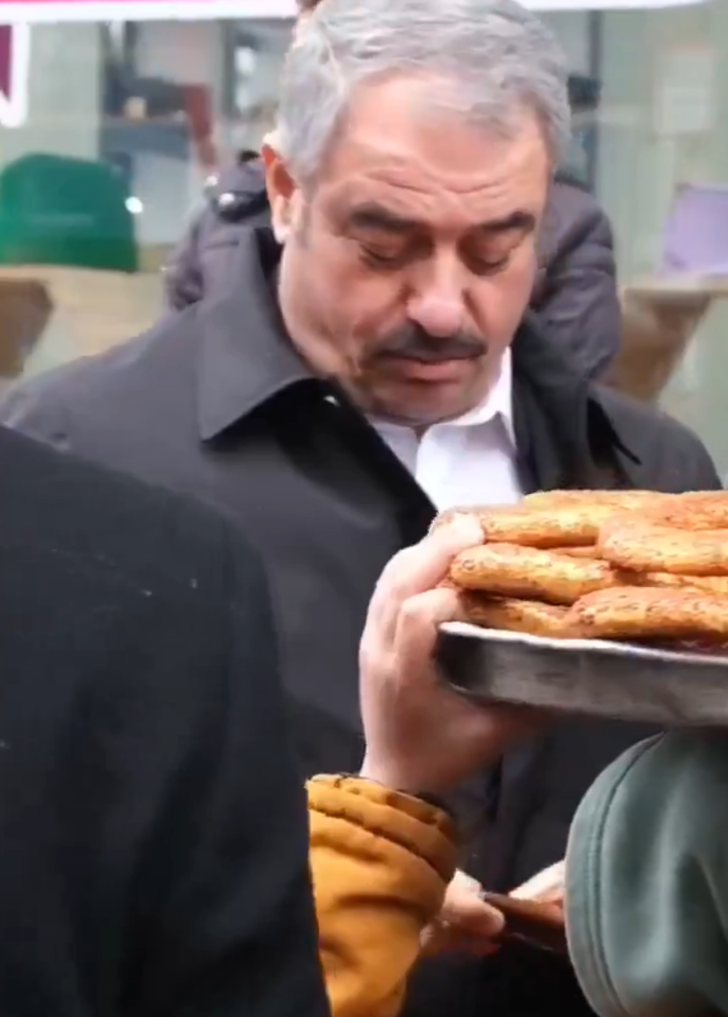 100 TL uzatınca... AK Parti'nin Diyarbakır adayı Mehmet Halis Bilden ile simit satan çocuğun diyaloğu gündem oldu G2