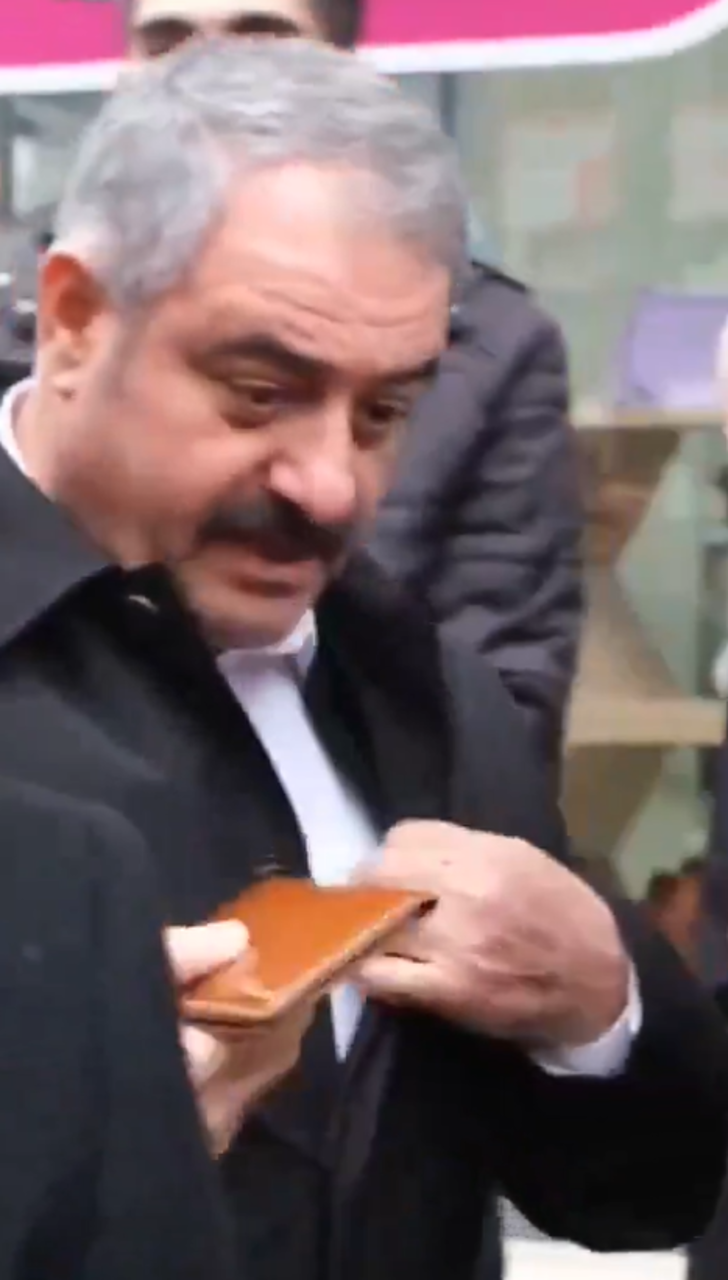 100 TL uzatınca... AK Parti'nin Diyarbakır adayı Mehmet Halis Bilden ile simit satan çocuğun diyaloğu gündem oldu G4