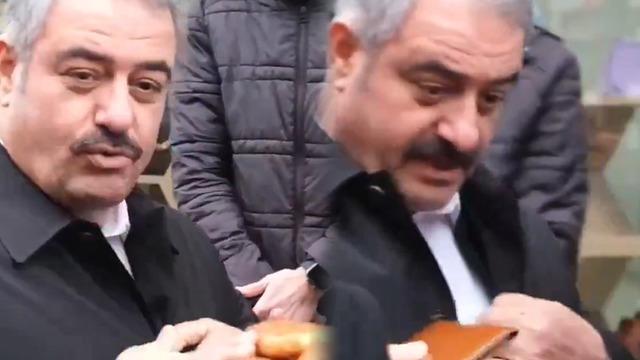 100 TL uzatınca... AK Parti'nin Diyarbakır adayı Mehmet Halis Bilden ile simit satan çocuğun diyaloğu gündem oldu