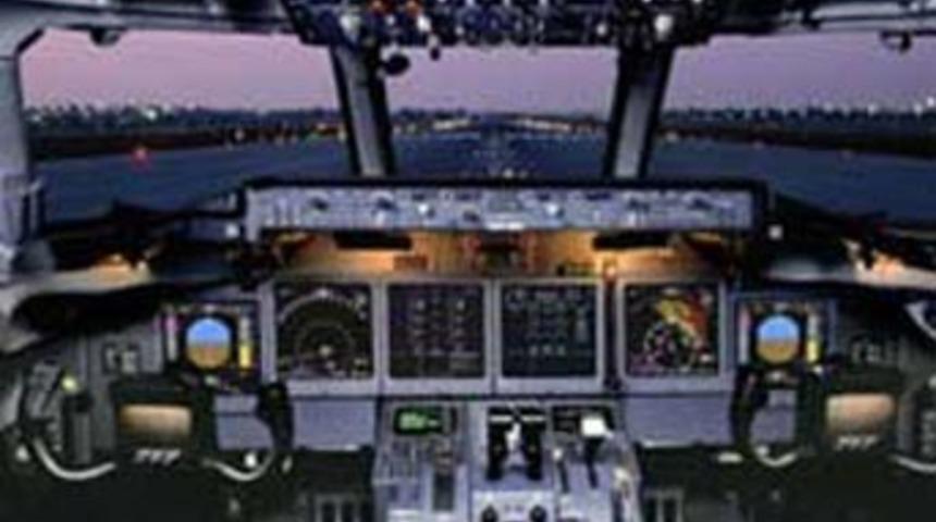 Pilot kokpitte hostesi taciz etmiş