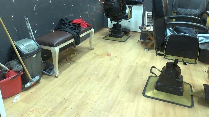 Kuaföre silahlı saldırı kamerada! Önce önünden defalarca geçti, sonra ise silahını çıkartıp ateş açtı G5