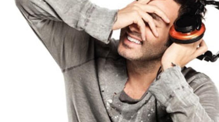 Metin Arolat &lsquo;dan sımsıcak bir yaz şarkısı