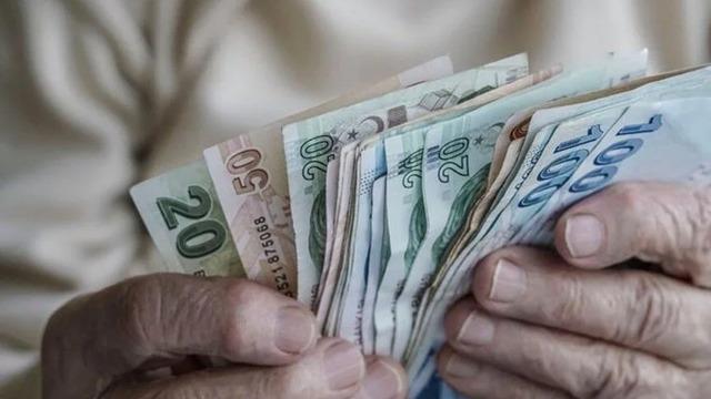 Emekli bayram ikramiyesinde yeni formül! 'Enflasyon' detayı dikkat çekti: 'En az...' 