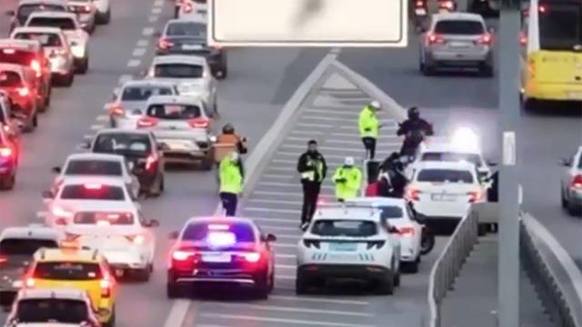 Trafiğe böyle çıkan yüzlerce sürücüye ceza yağdı! 81 ilde denetim: Çakar lambaları teker teker söktürüldü