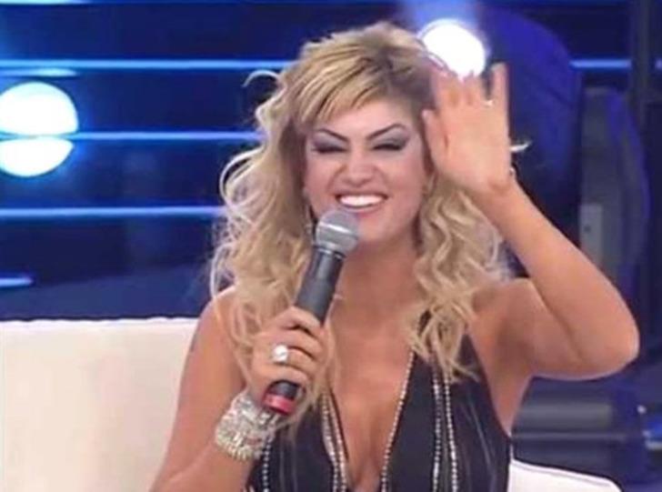 İnci Taneleri'nin Dilber dansı moda olunca Popstar Mehtap isyan etti! "Siz kadın bedeninden sermaye yapmaya çalışıyorsunuz" G4