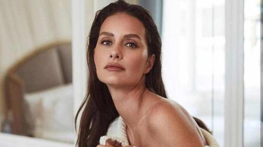 Doktorlar'ın Ela'sı Yasemin Özilhan plaj tarzıyla dikkat çekti! "Gelinlik gibi"