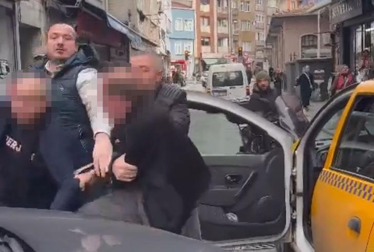 Taksici ile sürücü birbirine girdi, yumruklar havada uçuştu! O anlar kamerada G2