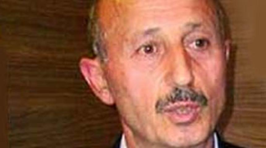 Eski futbolcu, &ccedil;ıplak cami avlusuna bırakıldı