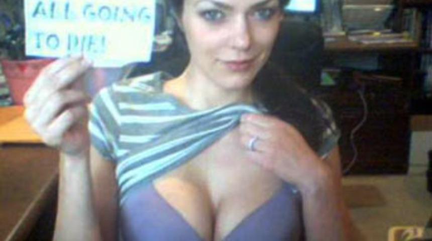 Her anını paylaşıyor