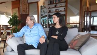 Erman Toroğlu ve kendisinden 35 yaş küçük eşi Ezgi Yavuz, lüks eviyle gündemde! Yatak odasındaki aynalar ve 'evde çıplak gezme anısı' olay oldu