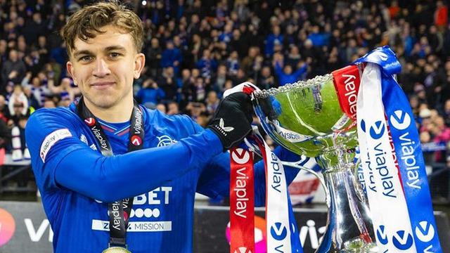 Galatasaray Rıdvan Yılmaz ile her konuda anlaşma sağladı! Sacha Boey'dan gelen para sayesinde bu transfer bitti...