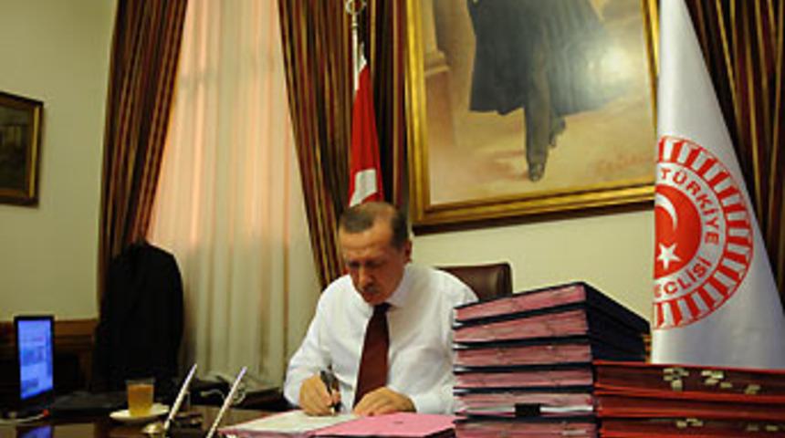 Makam odasında gece yarısı...