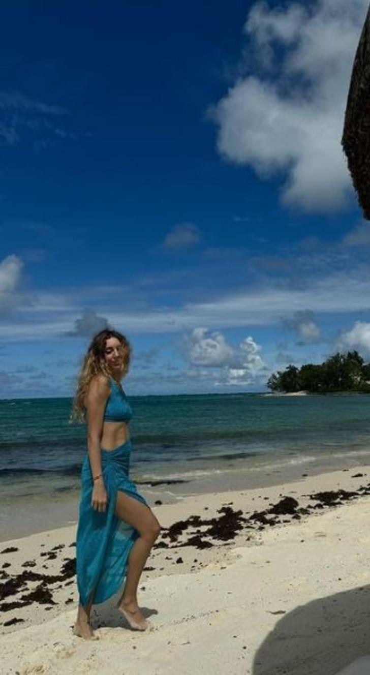 Sinem Kobal'dan tatil pozları! Kar kıştan kaçıp güneş keyfi yaptı G1