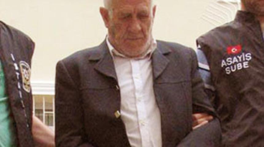 &Ouml;ld&uuml;rd&uuml;ğ&uuml; kardeşinin cesediyle uyumuş