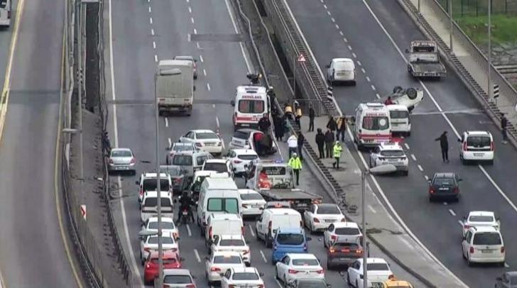İstanbul'da zincirleme trafik kazası! Yaralılar var G3