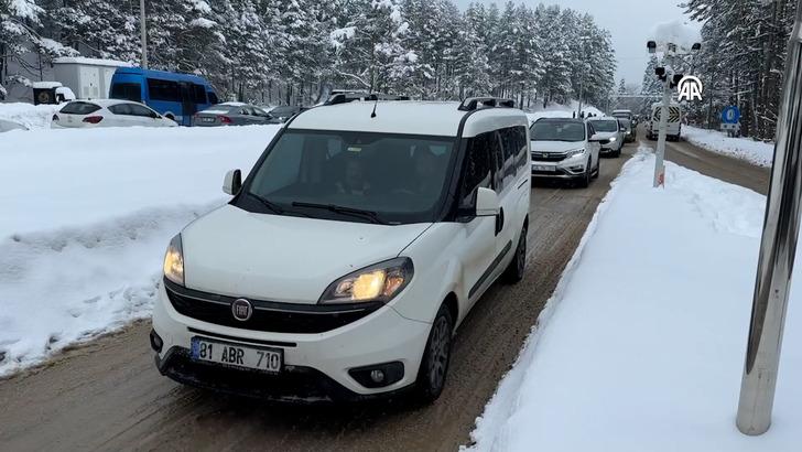 Abant ve Gölcük'te yarıyıl tatili yoğunluğu! Kilometrelerce araç kuyruğu oluştu G5