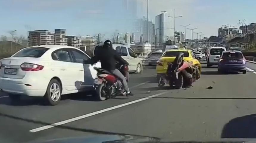 İstanbul'da otomobilin aynasını kırıp taksiye çarpmıştı! O motosikletlinin cezası belli oldu