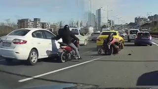 İstanbul'da otomobilin aynasını kırıp taksiye çarpmıştı! O motosikletlinin cezası belli oldu