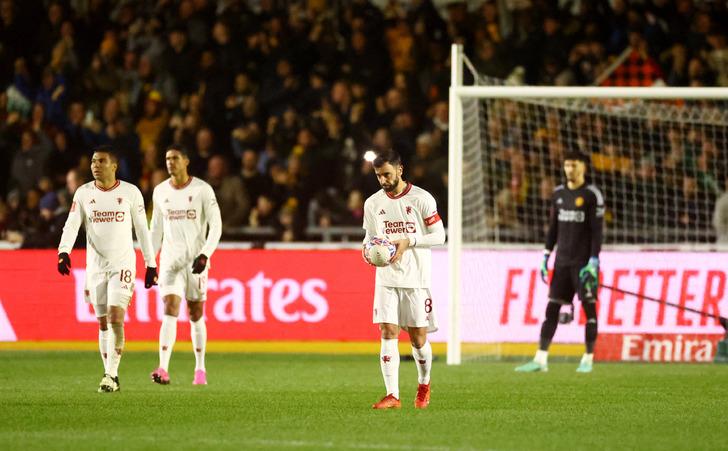 Altay Bayındır Manchester United formasıyla çıktığı ilk maçında 4. lig takımından 11 dakikada 2 gol yedi! Sosyal medya çalkalandı G1