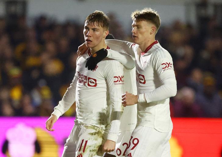 Altay Bayındır Manchester United formasıyla çıktığı ilk maçında 4. lig takımından 11 dakikada 2 gol yedi! Sosyal medya çalkalandı G2