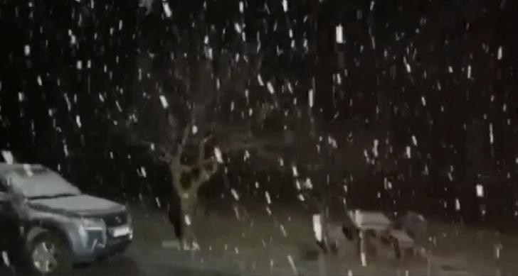 Haliç'te araçlar yolda kaldı, birçok yer beyaza büründü! AKOM ve Meteoroloji'nin uyarısının ardından İstanbul'da kar kendini gösterdi G2