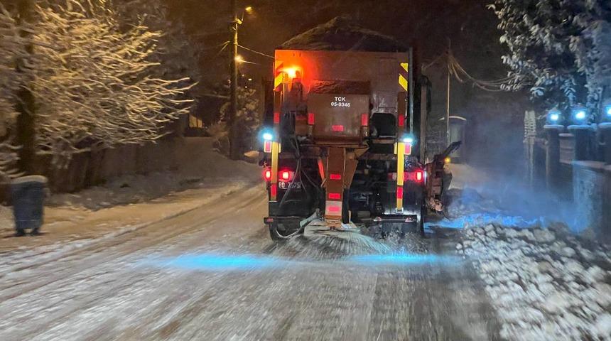 Sakarya'da Kocaali-Hendek yolu yoğun kar nedeniyle ulaşıma kapatıldı