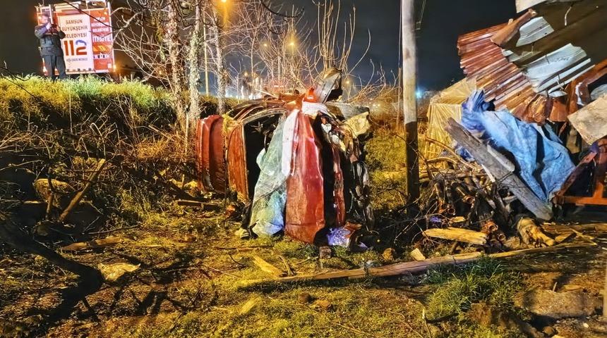 Samsun'da bahçeye devrilen otomobildeki 2 kişi yaralandı