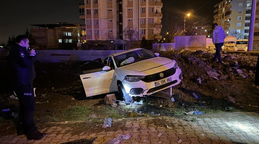 Diyarbakır'da otomobilin kaldırıma çarptığı kazada 6 kişi yaralandı