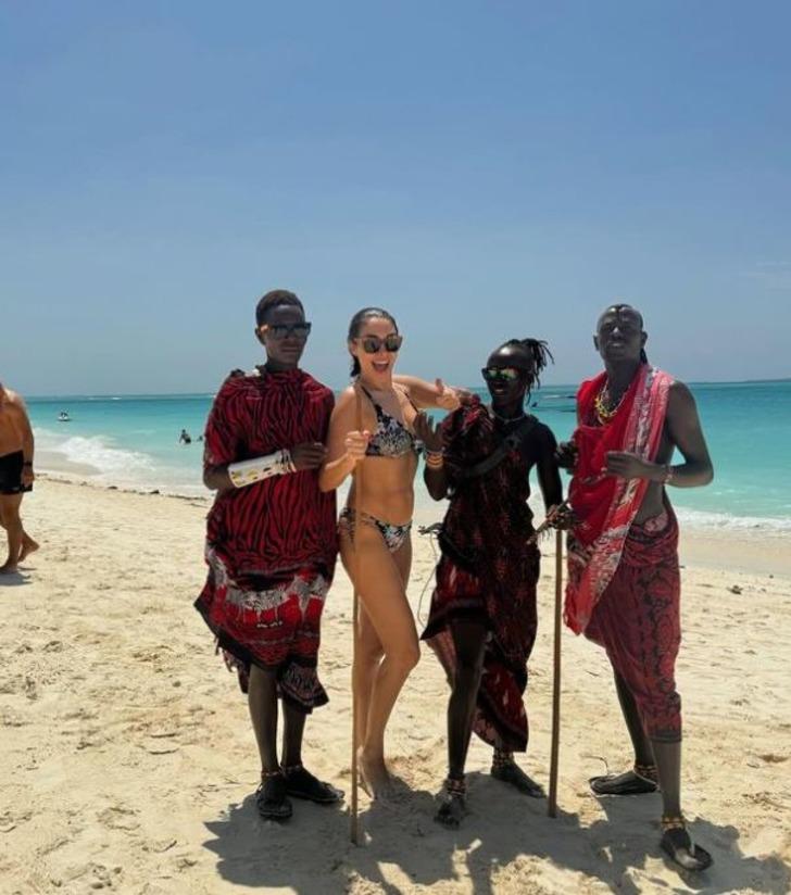 Yemekteyiz sunucusu Zuhal Topal yerel halkla Maasai dansı yapmaya çalıştı! “Şimdi yandım” G1