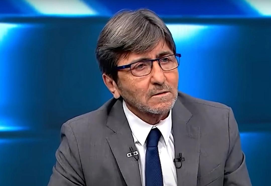 Rıdvan Dilmen'in canlı yayında yaptığı hamle sosyal medyada tartışma yarattı! Ferdi Kadıoğlu'nun yanına S&uuml;permen logosu koydurttu