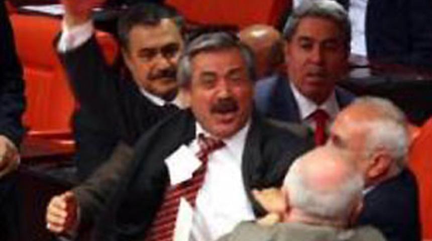 AKP'den ilk liste istifası