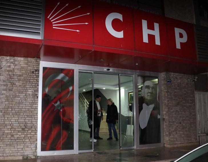 CHP İl Başkanlığı binasına saldırı: Sesleri duyanlar polis çağırdı, şüpheli gözaltına alındı