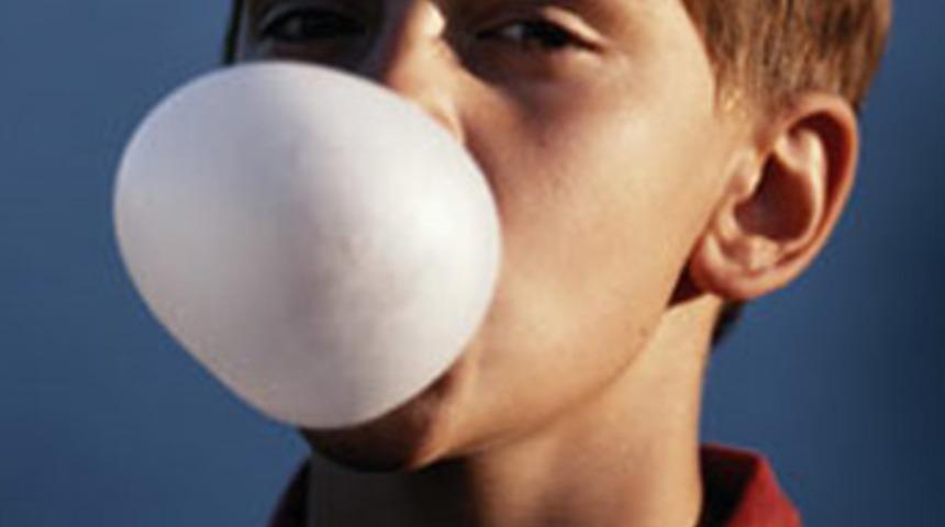 Sakız &ouml;ld&uuml;rd&uuml;