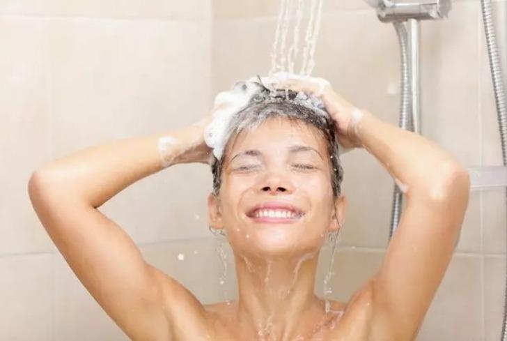 Sadece duştayken fark edebilirsiniz! Uzmanlar o hastalığın ilginç belirtisini açıkladı... Banyo yaparken kontrol edin G2