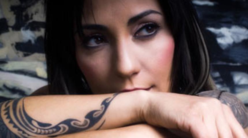 &Ouml;zlem Tekin yine suda!