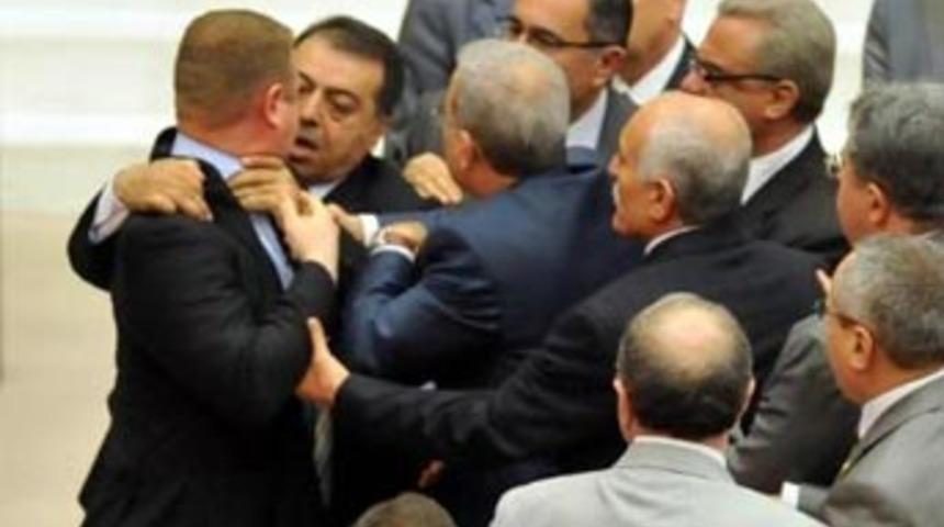 Meclis'te yine kavga