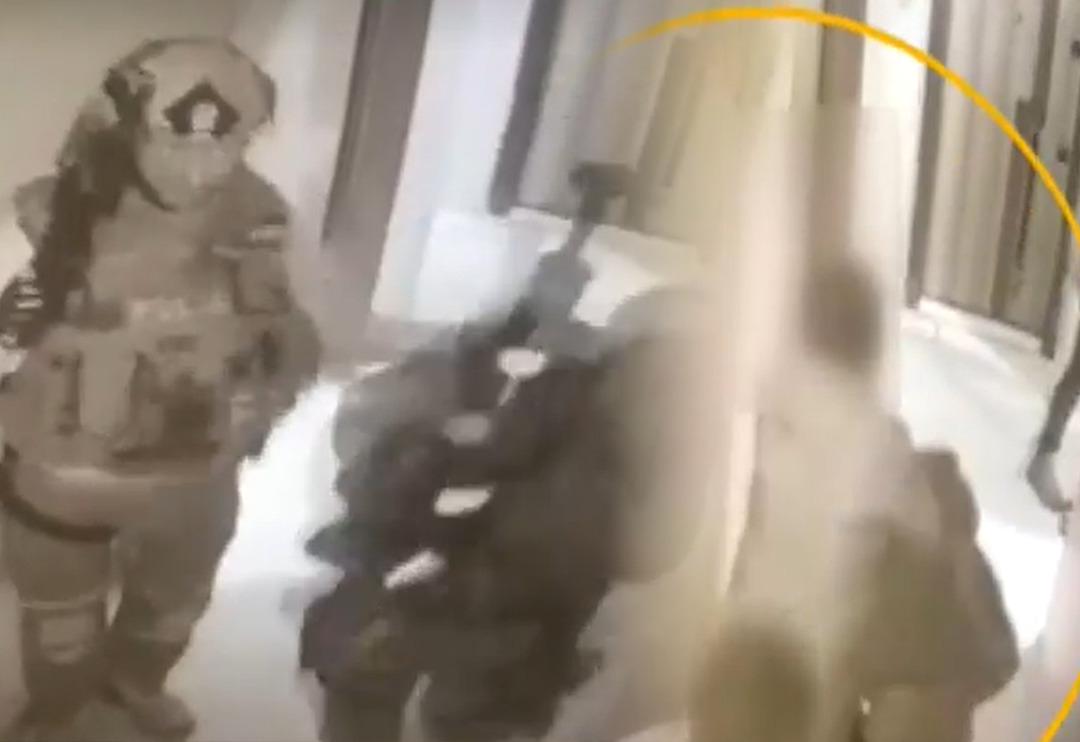 Ko&ccedil;başlarıyla eve girildi! G&ouml;r&uuml;nt&uuml;ler ortaya &ccedil;ıktı, İstanbul'da kilise saldırganları b&ouml;yle yakalandı