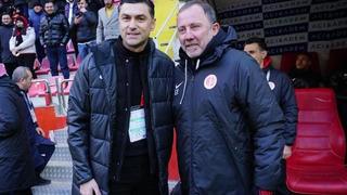 Burak Yılmaz ile Sergen Yalçın'ın karşılaşmasında kazanan çıkmadı! Yılmaz ilk maçında puanla başladı, Yalçın seriyi sürdürdü