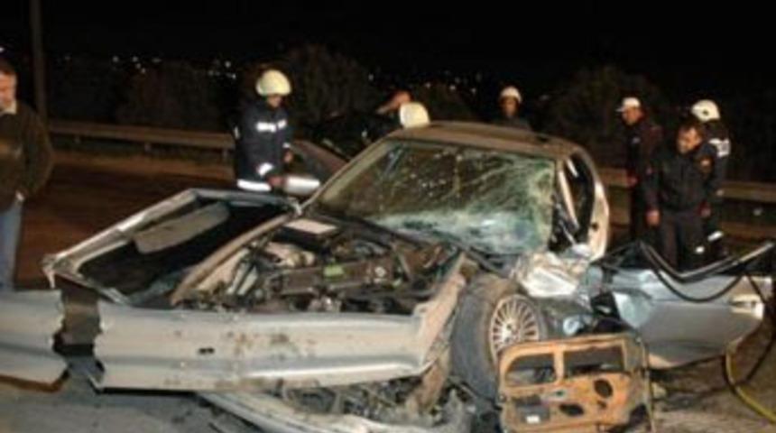 5 kişi bu otomobilden sağ &ccedil;ıktı