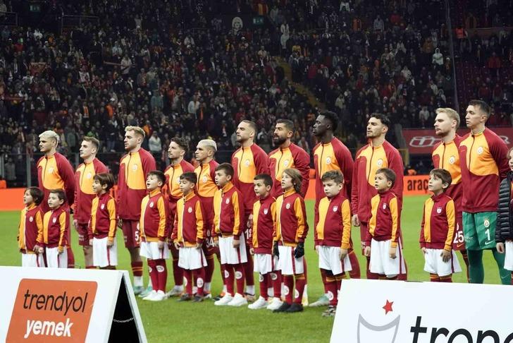 Galatasaray'ın liderliği sonrası spor yazarlarından şampiyonluk yorumu! "Fenerbahçe'den bir adım önde, Galatasaray şampi..." G1