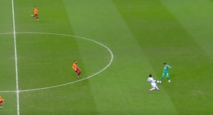 Gaziantep FK karşısında Muslera'yı sahanın ortasında görenler bir anda ne olduğunu şaşırdı!  G5