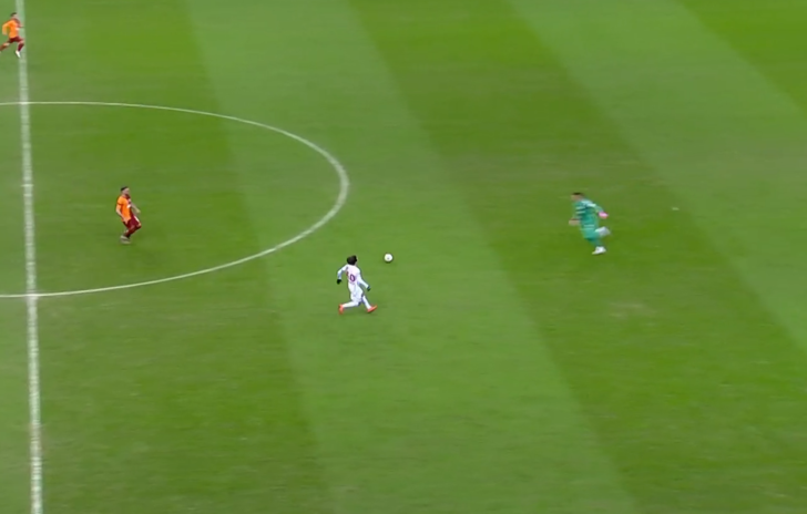 Gaziantep FK karşısında Muslera'yı sahanın ortasında görenler bir anda ne olduğunu şaşırdı!  G4