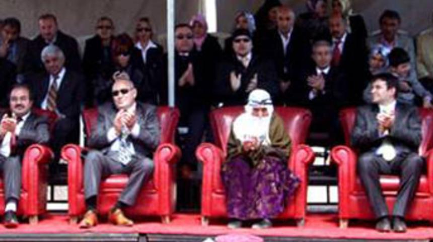 70'lik nine valinin koltuğuna oturunca...