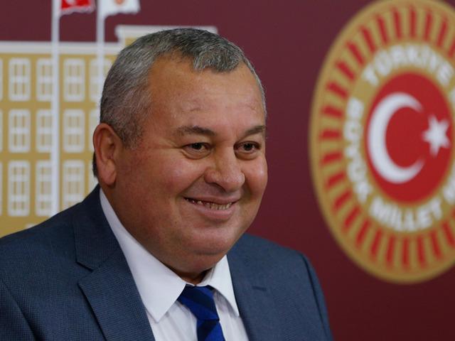 CHP'li Cemal Enginyurt trafik kazası ge&ccedil;irdi!